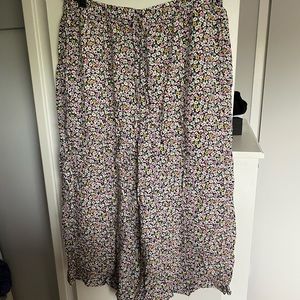 NWT Uniqlo Wide Leg Cropped Floral Pants